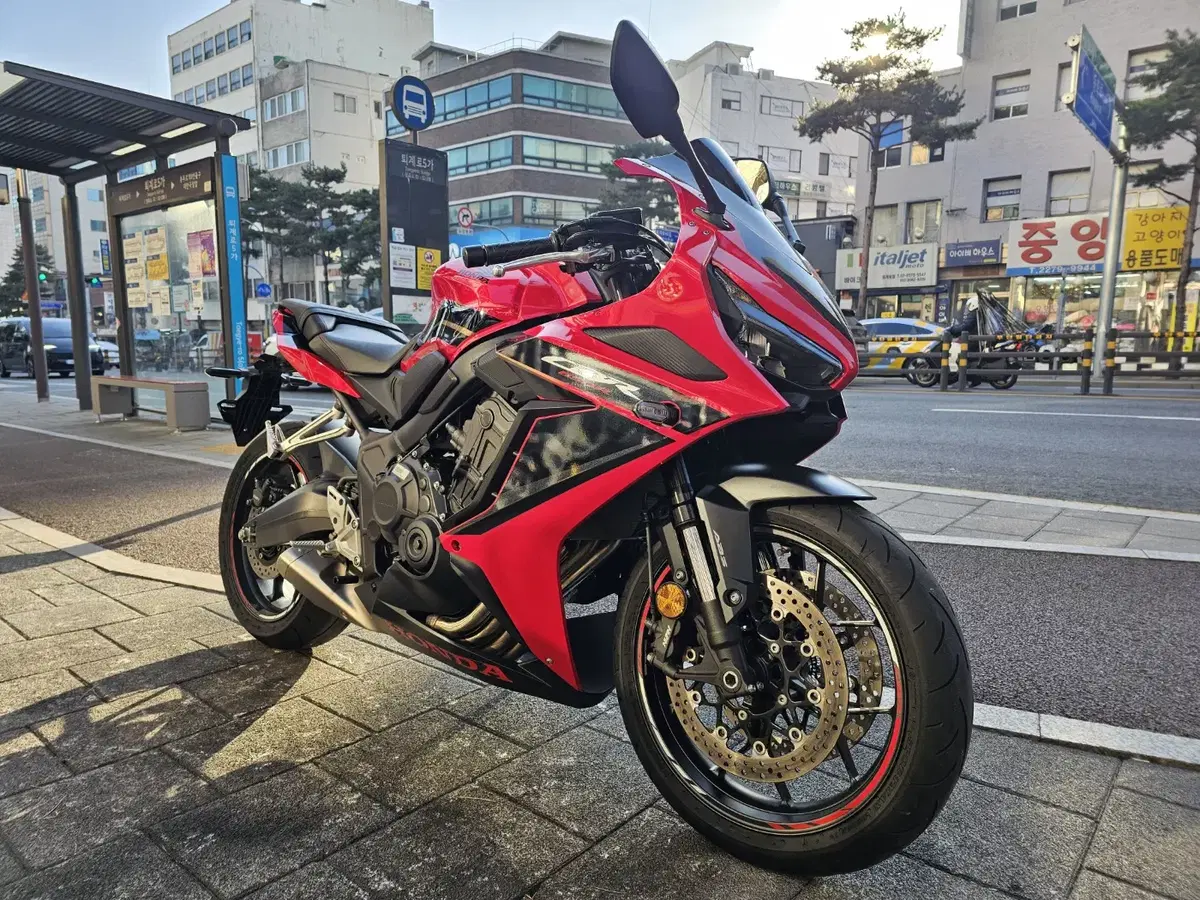 혼다 CBR650R 민트급매물 / 23년식 / 8천키로